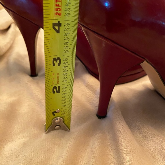 WHITE HOUSE BLACK MARKET BURGUNDY PATENT LEATHER HEELS SIZE 7.5 - Picture 4 of 9